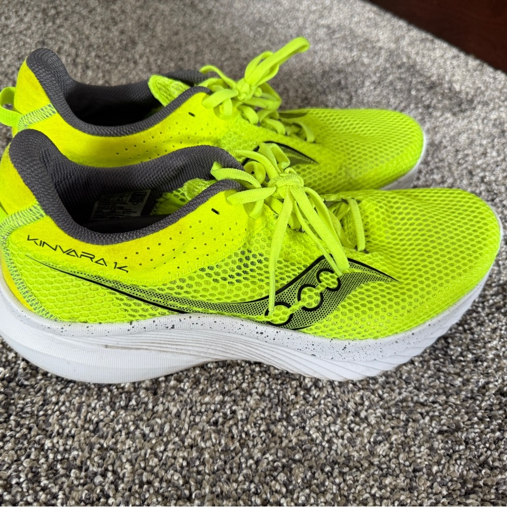 Men’s Saucony Kinvara 14 Neon Yellow Running Shoes - Picture 2 of 6